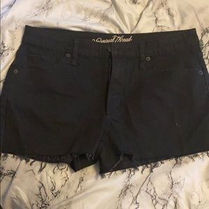 Black universal thread shorts